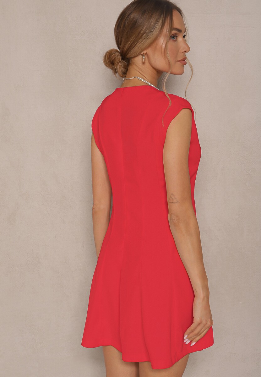 Czerwona Taliowana Sukienka z Rozkloszowanym Dołem Elliara