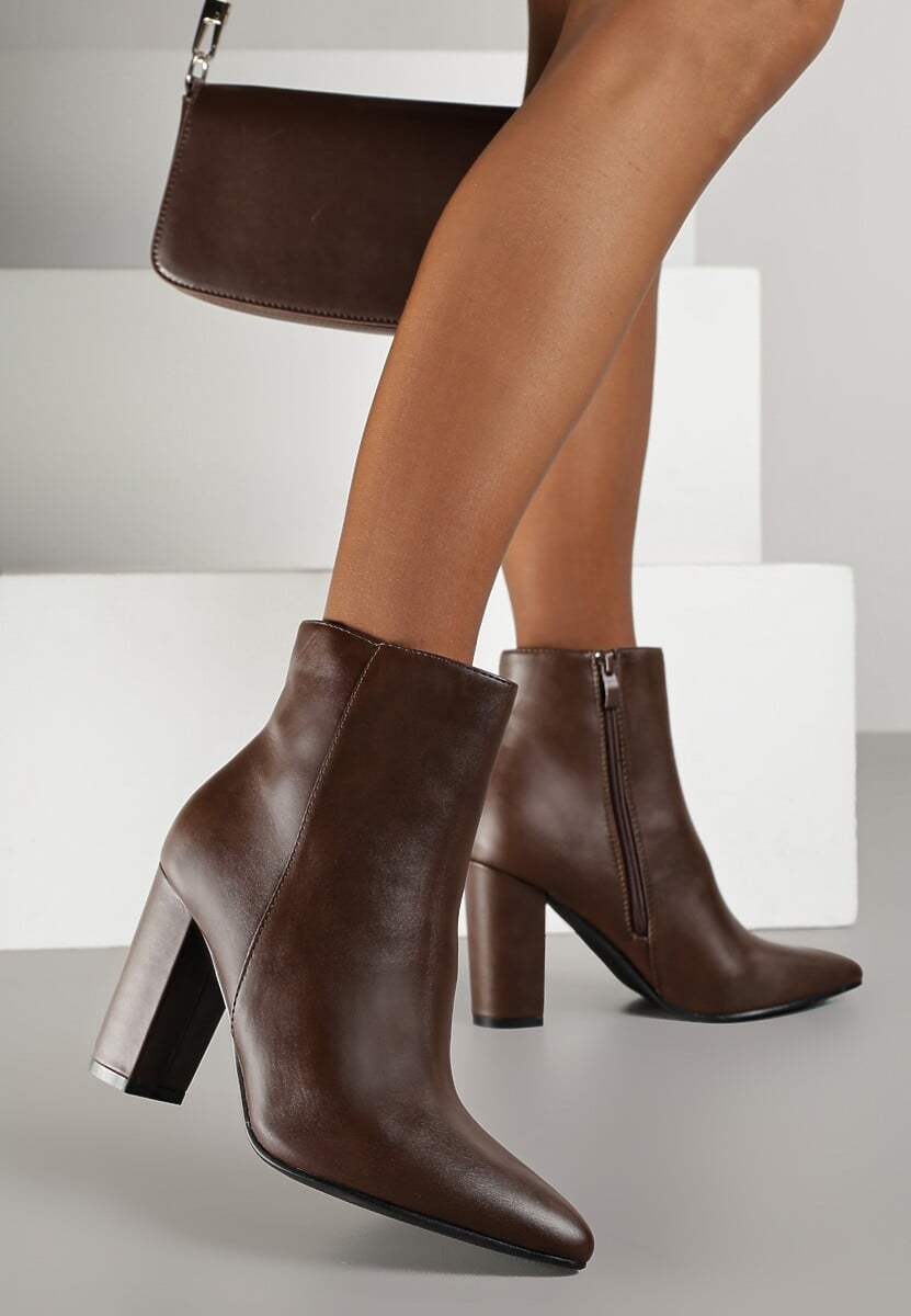 Brązowe Klasyczne Botki na Słupku z Noskiem w Szpic Tavitta