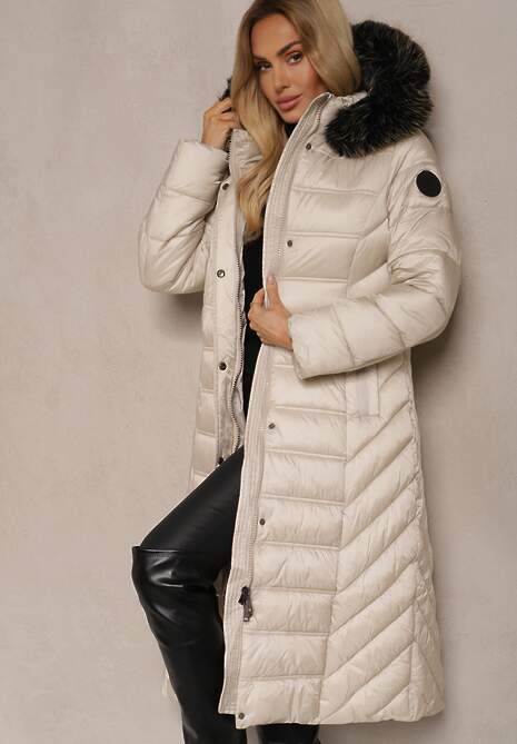 Beżowa Długa Kurtka Zimowa z Pikowanymi Przeszyciami i Odpinanym Kapturem z Futerkiem Tinnelia