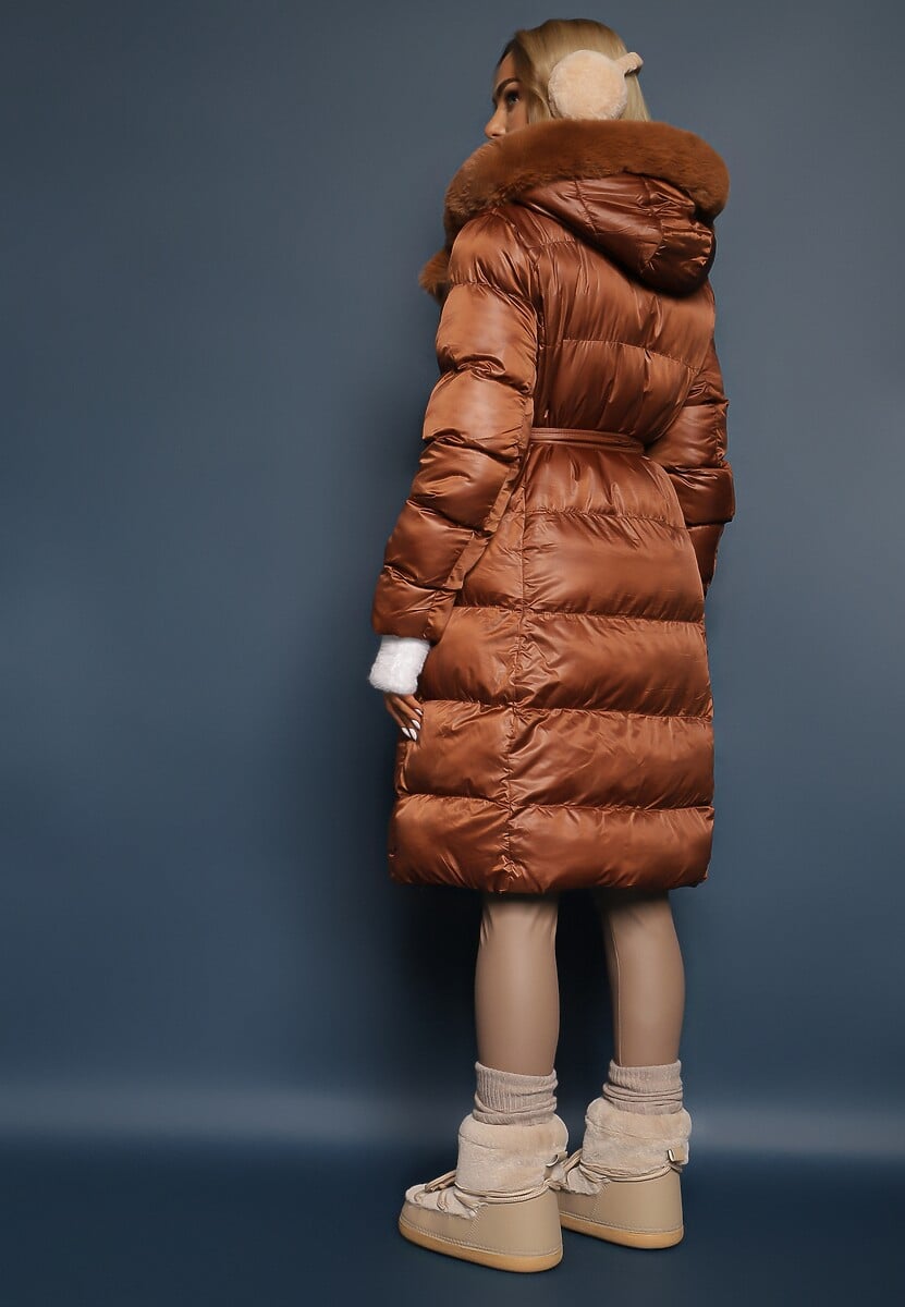 Brązowa Pikowana Kurtka Płaszcz za Kolano z Wiązanym Paskiem i Futerkiem Vivenda