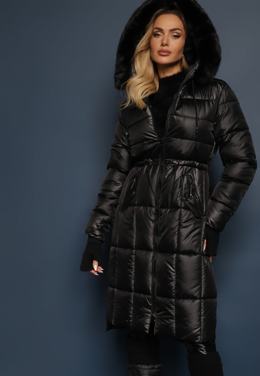 Jasnobeżowa Kurtka z Pikowanymi Przeszyciami Ściągaczem w Talii i Kapturem z Odpinanym Futrem Ravalin