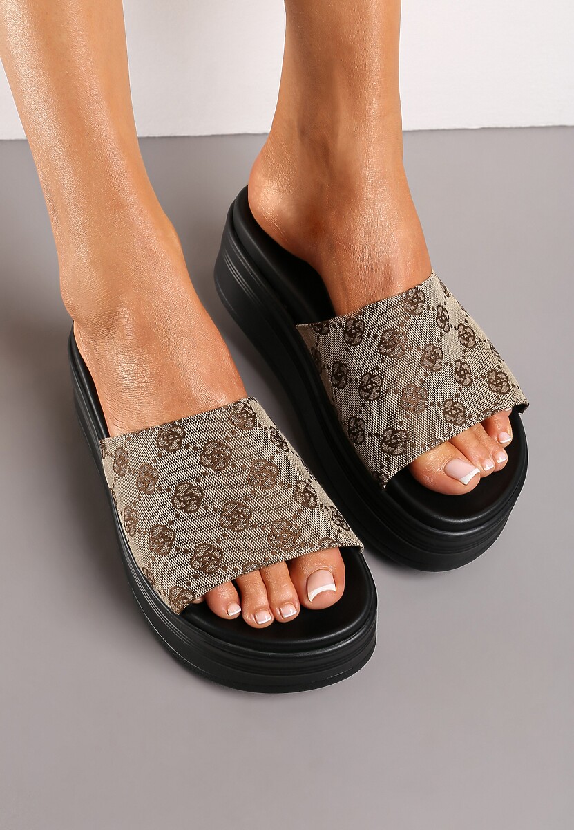 Brązowe Klapki na Grubej Podeszwie z Ozdobnym Paskiem Adesia