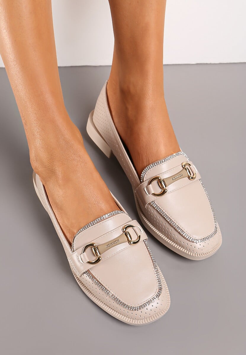 Beżowe Półbuty w Stylu Loafersów z Perforacją Drobnymi Cyrkoniami i Klamrą Keryth