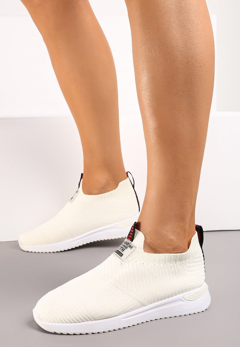 Beżowe Buty Sportowe Wsuwane z Elastyczną Cholewką i Ozdobną Wstawką na Podeszwie Zalire