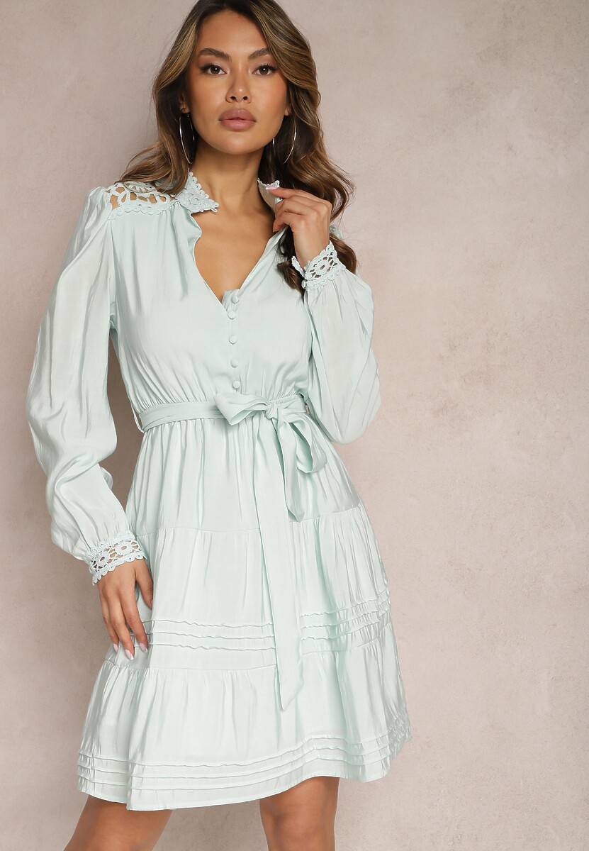 Czarna Rozkloszowana Sukienka z Koronkowymi Wstawkami i Wiązaniem w Talii Padria