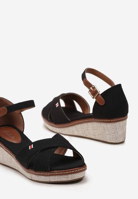 Czarne Sandały na Koturnie z Ozdobną Plecionką Zapinane na Sprzączkę Gwendes