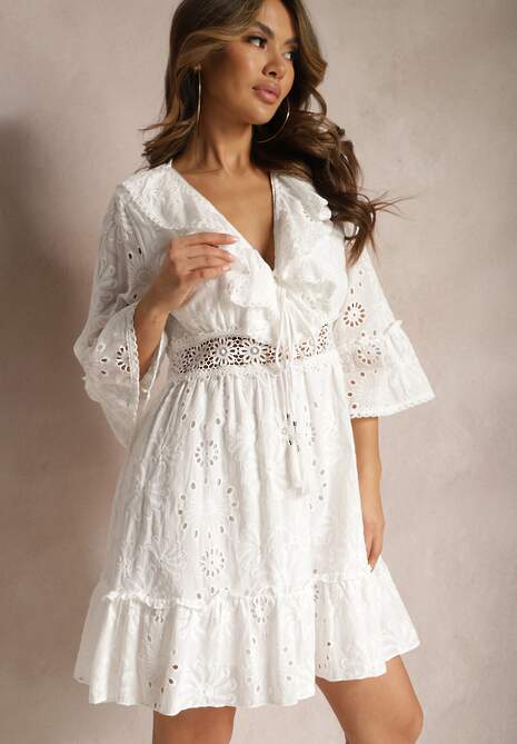 Biała Mini Sukienka z Bawełny Ozdobiona Haftami i Koronką Qirelia