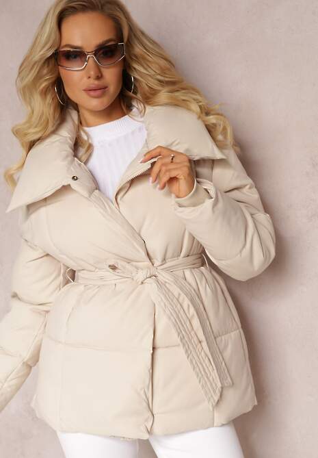 Jasnobeżowa Pikowana Kurtka z Paskiem w Talii i Szerokim Kołnierzem Fusteni