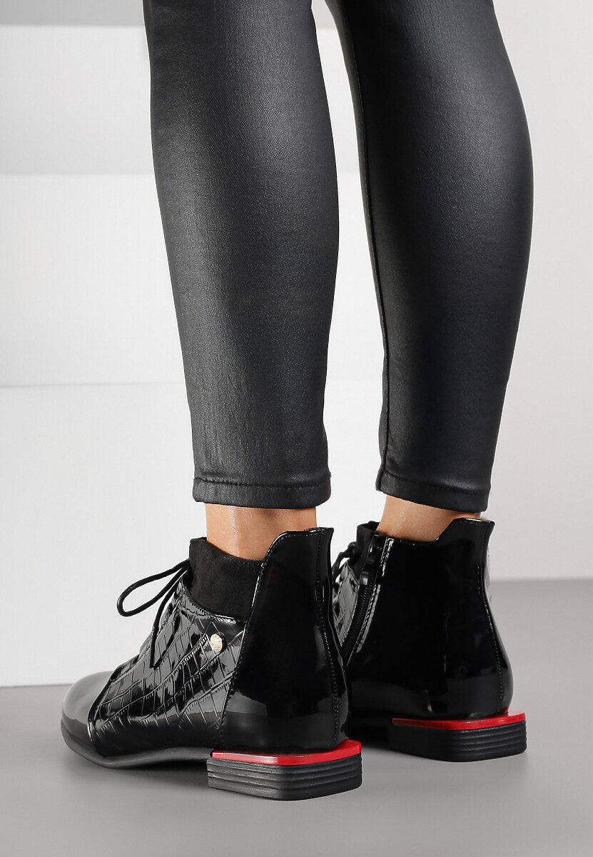 Czarne Botki Lakierowane Vices ze Sznurowaną Cholewką i Tłoczeniem Uzvila
