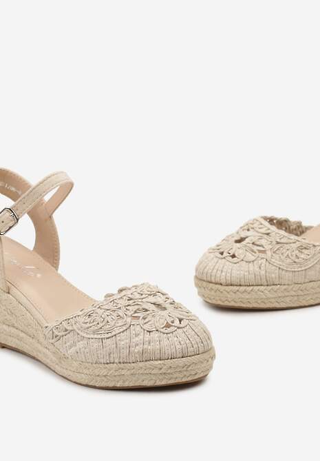 Beżowe Sandały na Koturnie z Jutową Plecionką i Ażurową Cholewką ze Sprzączką Witheria