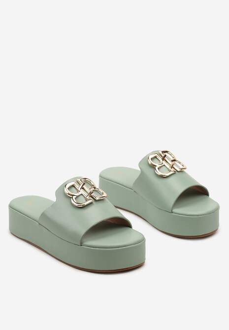 Zielone Klapki na Platformie Wykończone z Przodu Aplikacją Cavisa