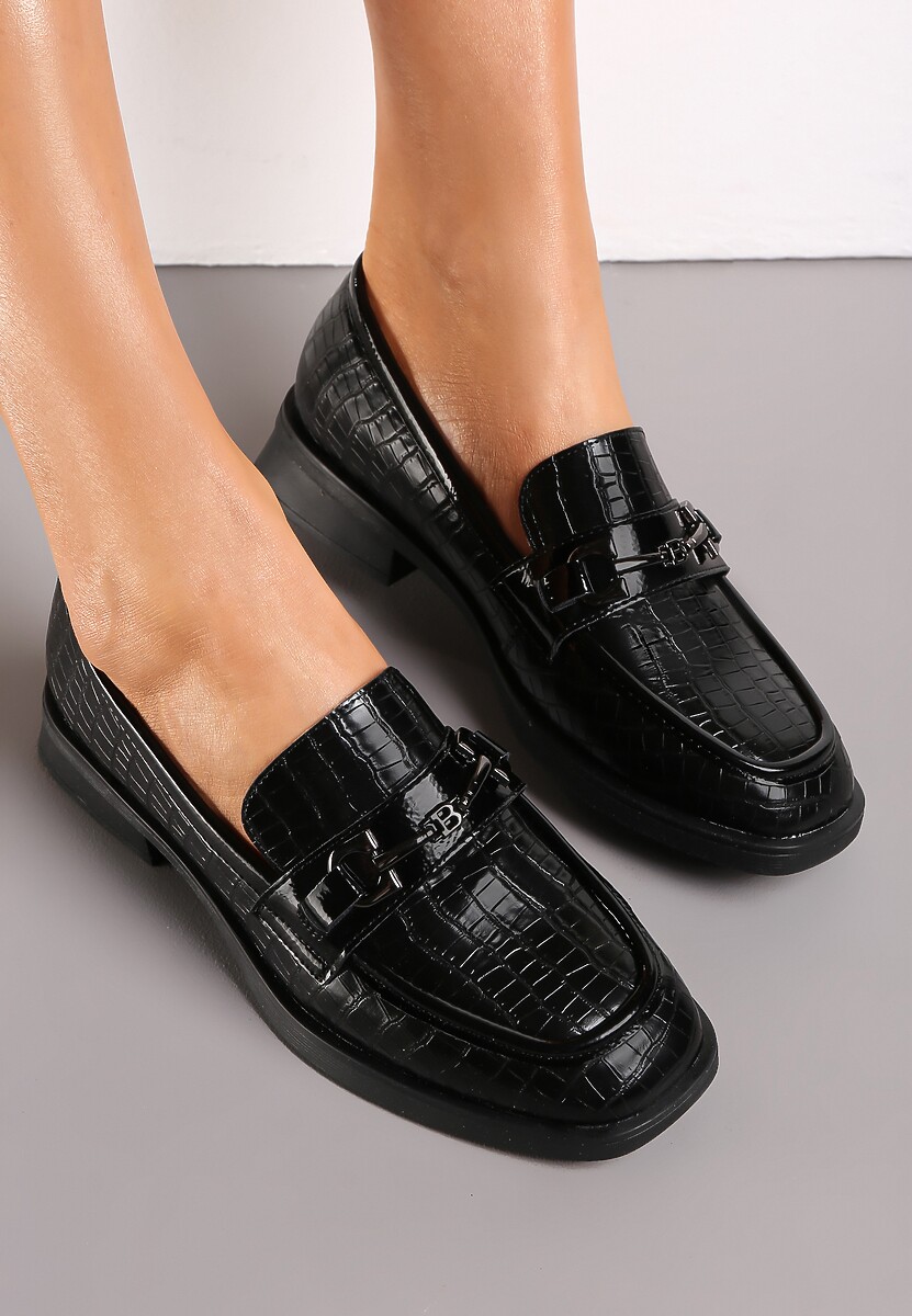 Czarne Mokasyny z Tłoczeniem Skóry Krokodyla z Metalową Ozdobą i Skórzaną Wkładką Kareph