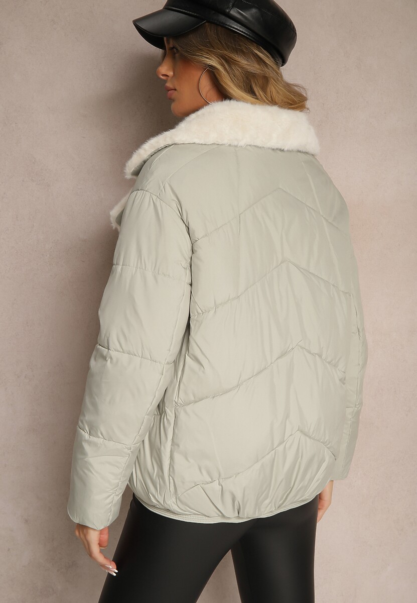 Jasnozielona Kurtka Ozdobiona Pikowaniem Kołnierzem z Futerkiem i Napami Deolina