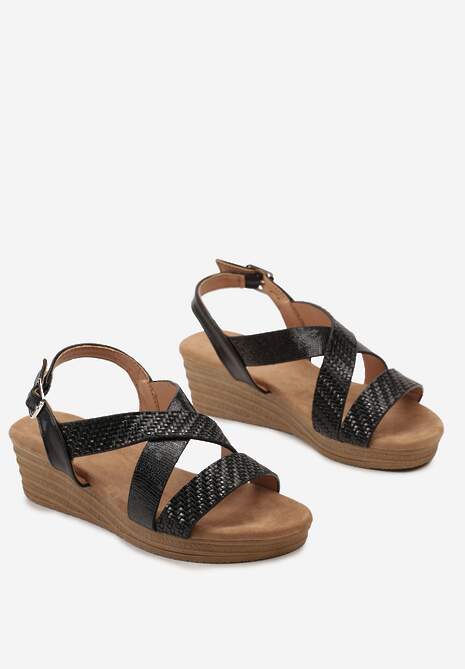 Czarne Casualowe Sandały na Koturnie Zapinane przy Kostce z Tłoczonymi Paskami Folita