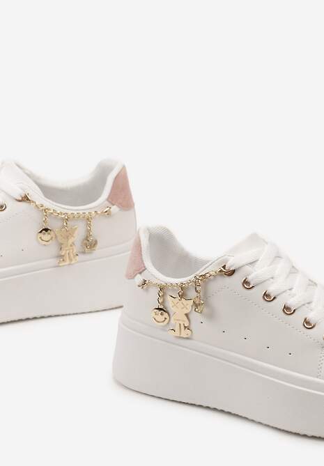 Biało-Różowe Sznurowane Sneakersy z Ekoskóry na Platformie z Łańcuszkiem i Zawieszkami Salvania