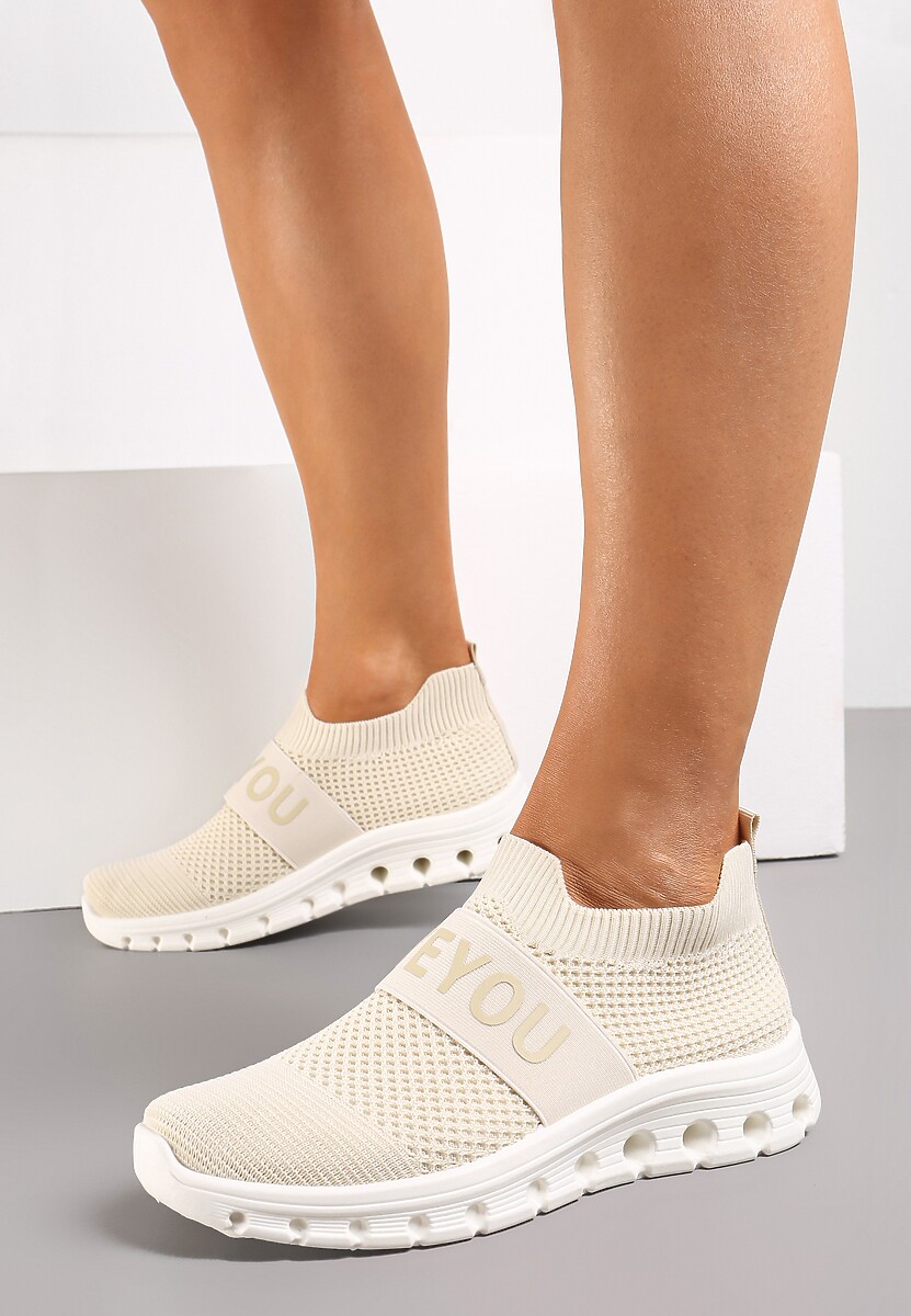 Beżowe Buty Sportowe z Napisem LOVE i Elastyczną Cholewką Alaissa