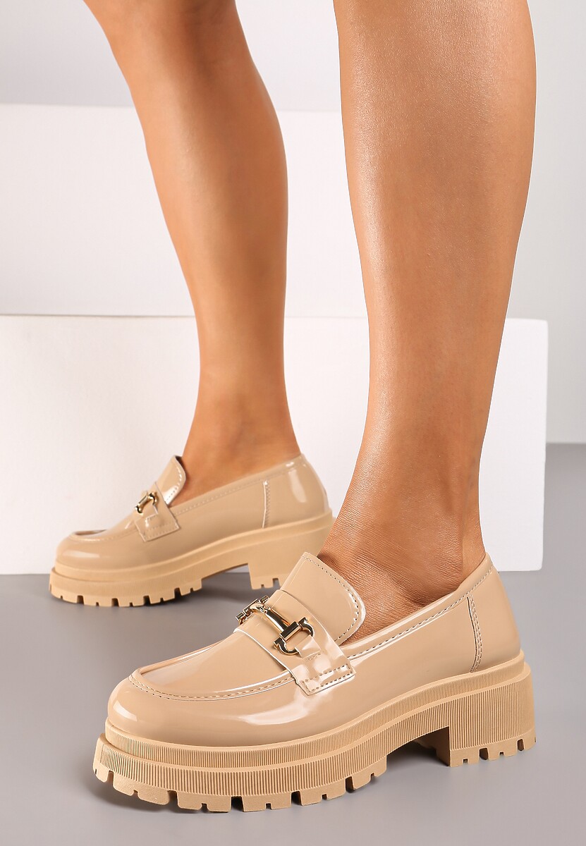 Ciemnobeżowe Mokasyny Lakierowane na Platformie Ozdobione Klamrą Sailaya