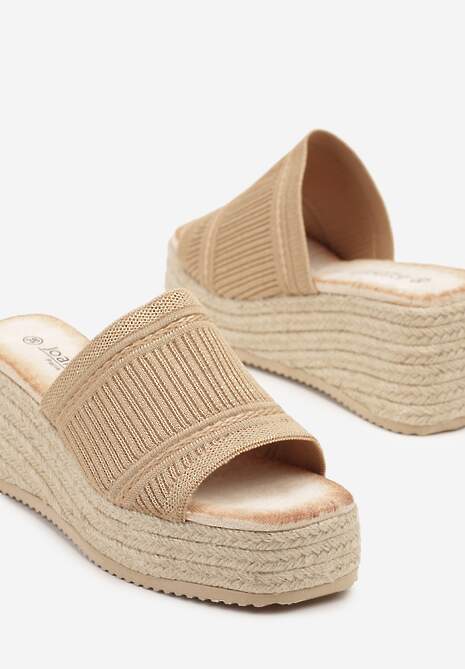 Brązowe Klapki na Koturnie z Plecionki z Metalicznymi Przeszyciami Telarosea