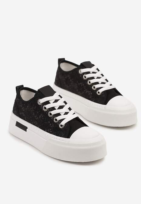 Czarne Trampki na Platformie Ozdobione Haftem Talauri