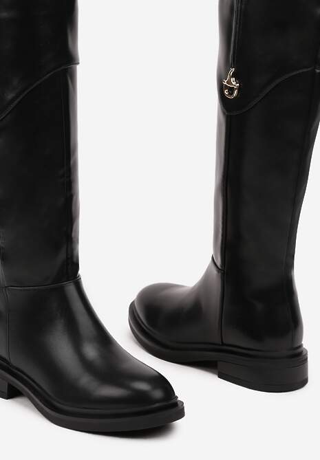 Czarne Kozaki na Płaskiej Podeszwie z Metaliczną Ozdobą Terelita