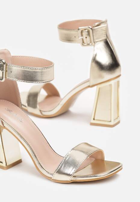 Złote Sandały na Słupku Honnemmi