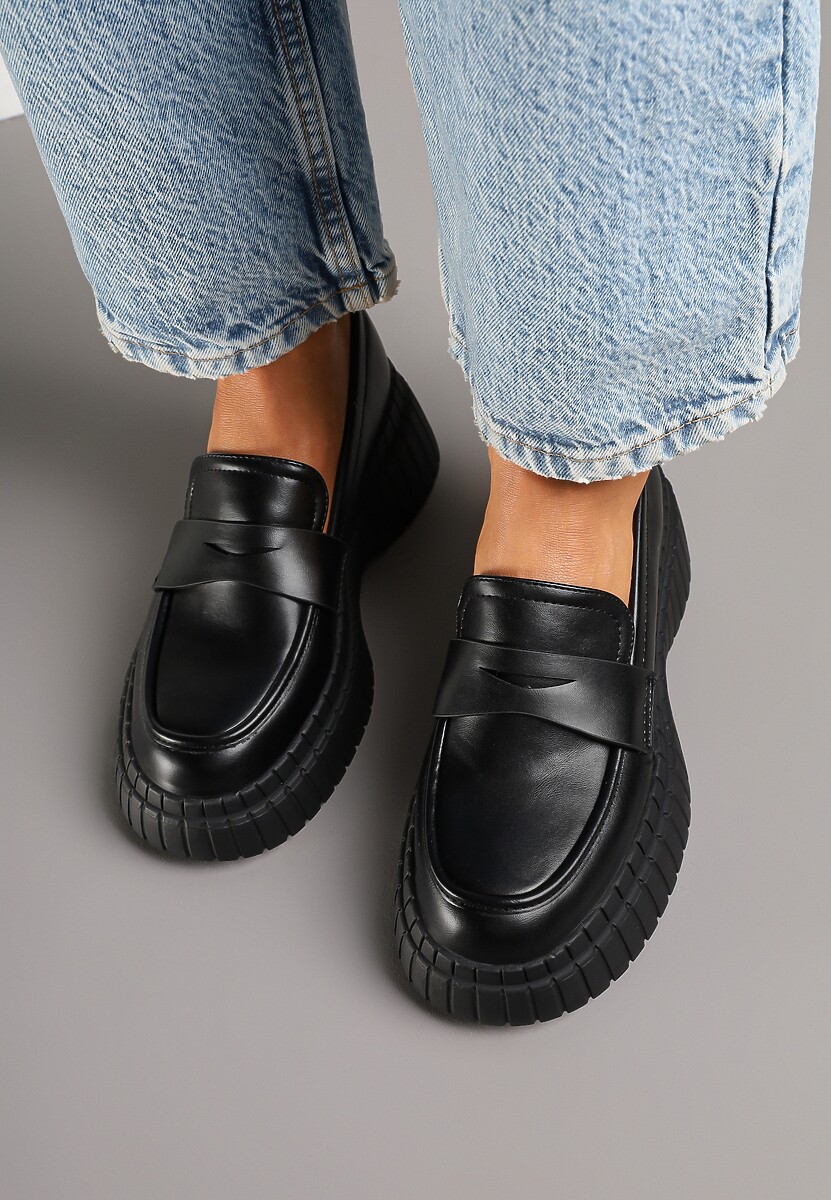 Czarne Mokasyny z Ekoskóry na Platformie z Tłoczeniem Ozdobione Paskiem Fonirea