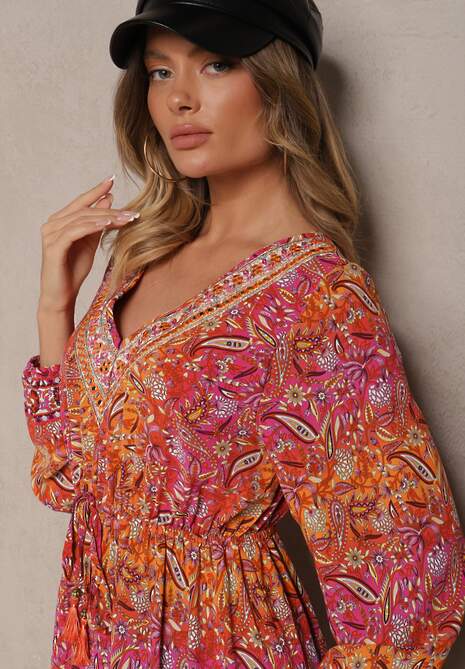 Czerwona Sukienka z Dekoltem w V o Rozkloszowanym Fasonie w Print Paisley Akka