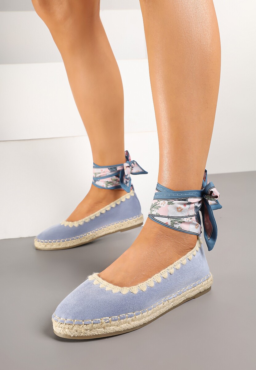 Niebieskie Espadryle ze Wzorzystym Wiązaniem Przy Kostce Zdobione Plecionką Lortevia