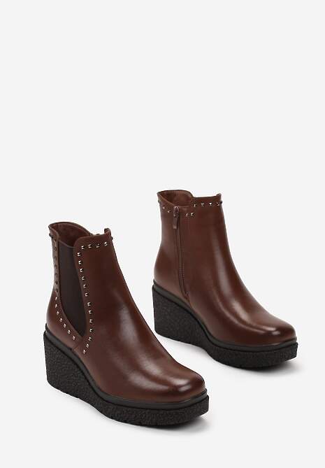 Brązowe Botki na Koturnie z Elastyczną Wstawką i Nitami Rosee