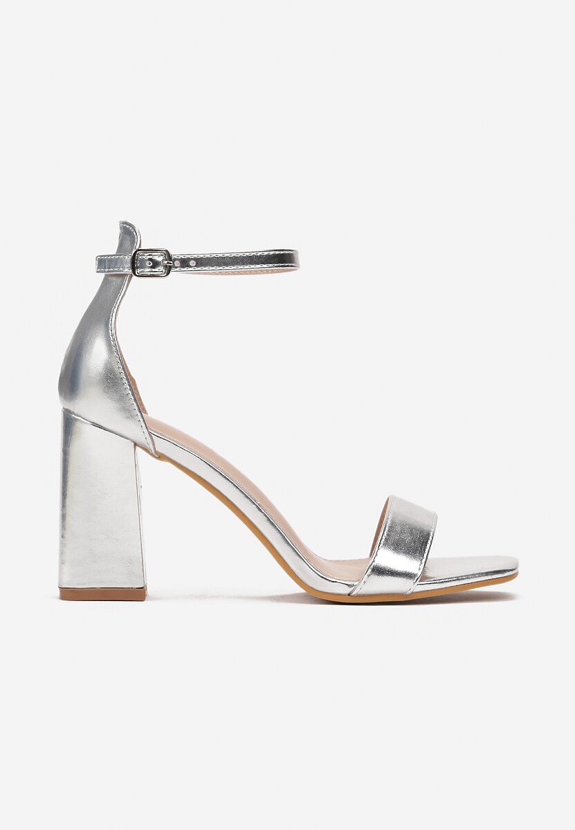 Srebrne Sandały na Słupkowym Obcasie z Kwadratowym Noskiem Cascarise