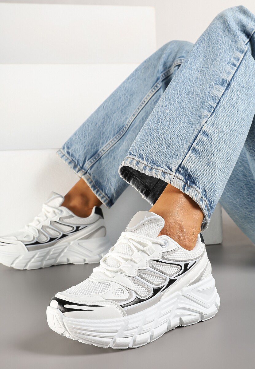 Czarne Sneakersy Streetwearowe na Tłoczonej Platformie Tertewia