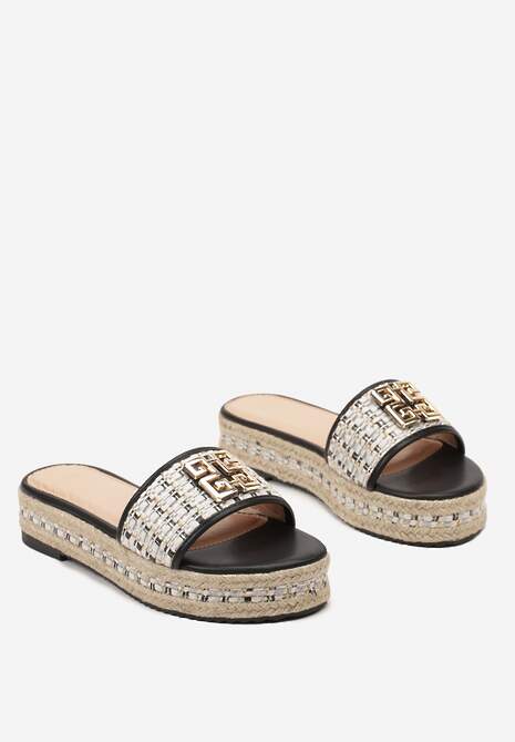 Czarne Klapki z Plecionki na Niskiej Platformie z Metaliczną Ozdobą Ramosie