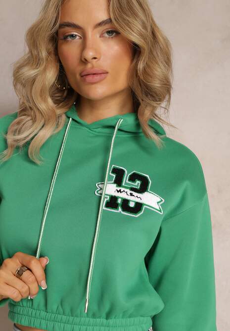 Zielona Krótka Bluza z Kapturem Ściągaczami i Ozdobnym Nadrukiem Relis