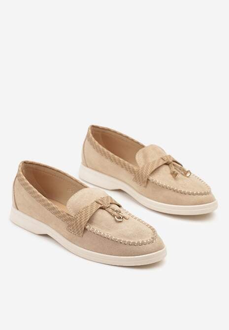 Ciemnobeżowe Mokasyny Ozdobione Metalicznymi Aplikacjami i  Geometrycznym Wzorem Raviloria