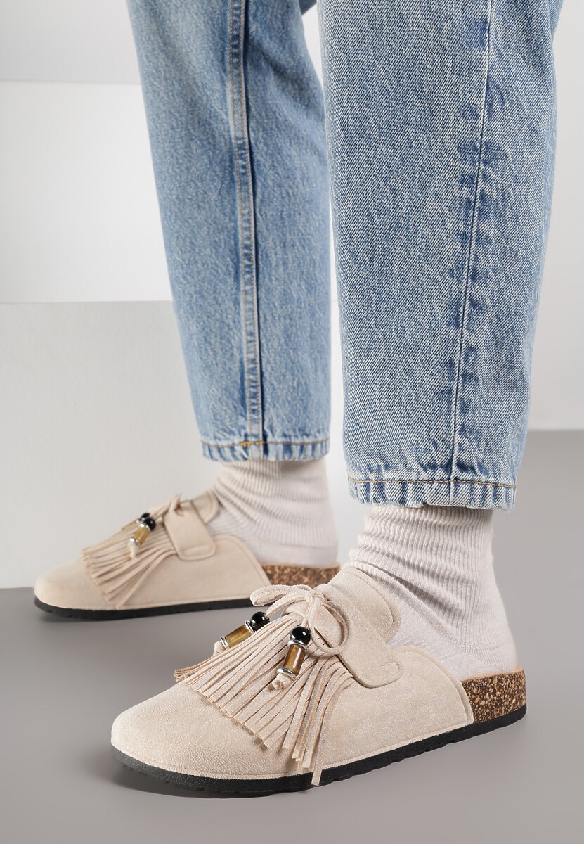 Beżowe Boho Klapki Mule z Imitacji Zamszu z Frędzlami i Koralikami Elwedila