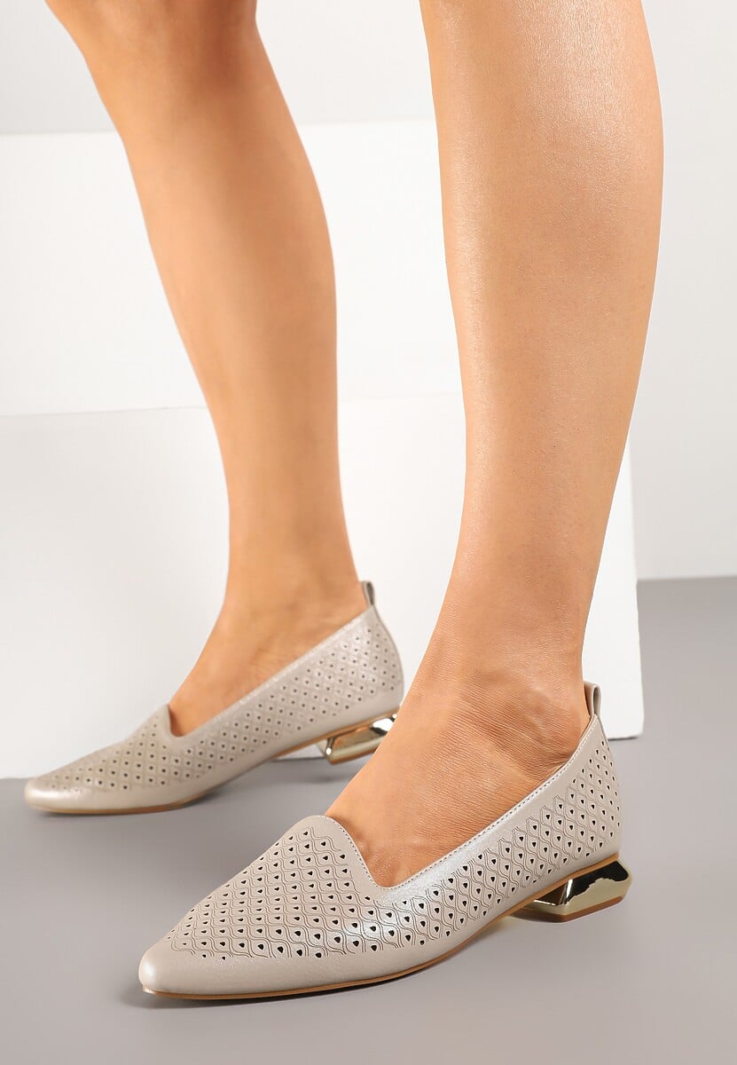 Beżowe Półbuty z Ażurową Cholewką i Metalicznym Obcasem Arivene