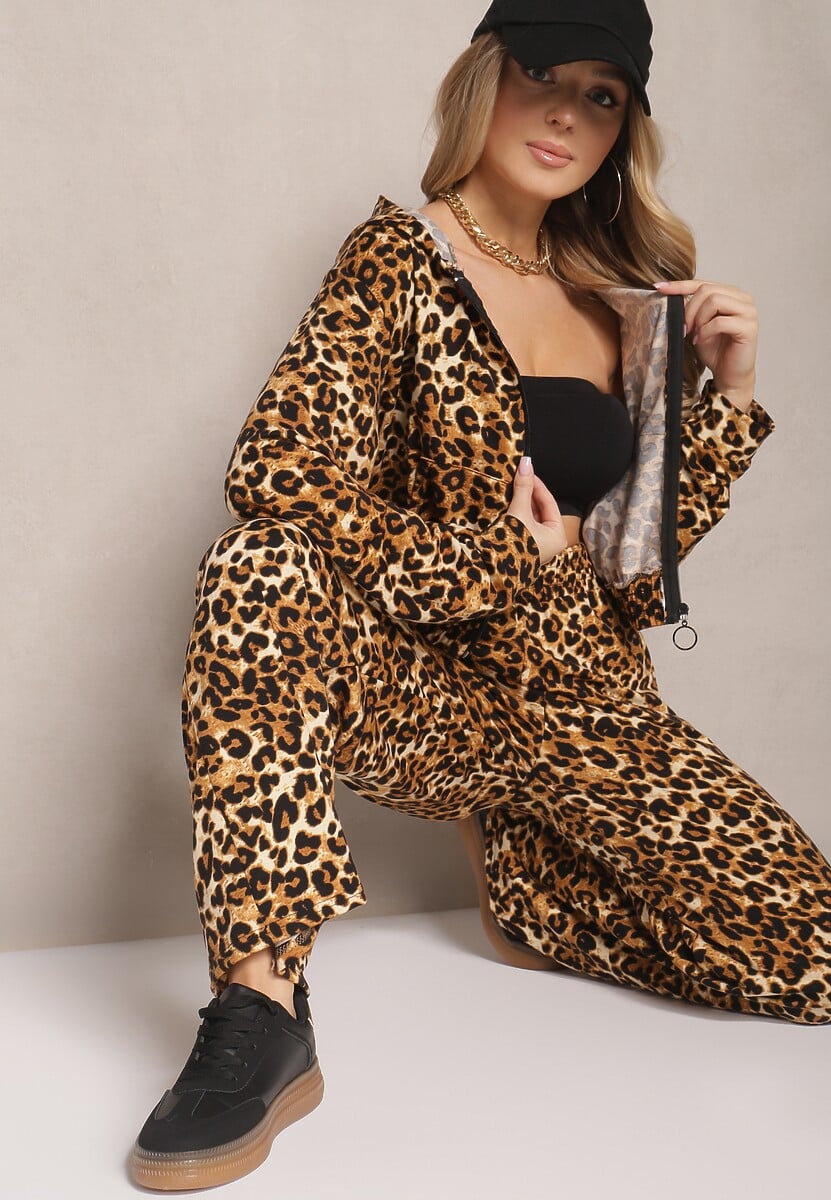 Jasnobrązowy Komplet Dresowy w Panterkowy Print Bluza i Spodnie o Szerokim Kroju Edilanea