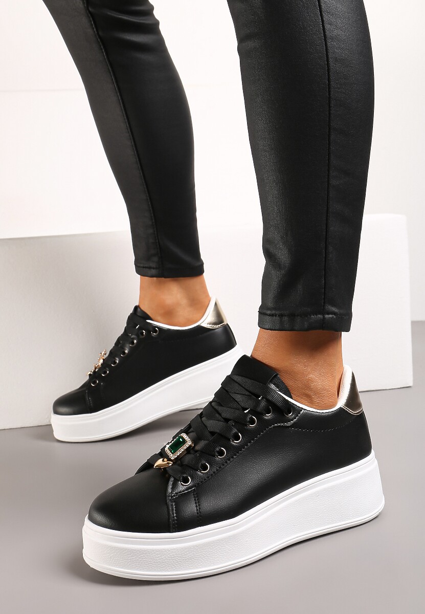 Czarno-Złote Sneakersy na Platformie z Metalowymi Zawieszkami i Cyrkoniami Nioko