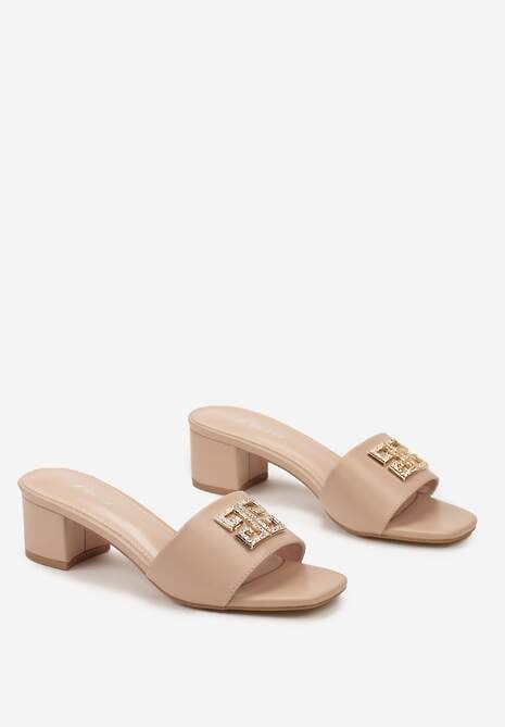 Beżowe Klapki z Kwadratowym Noskiem ze Złotą Ozdobą Mownerra