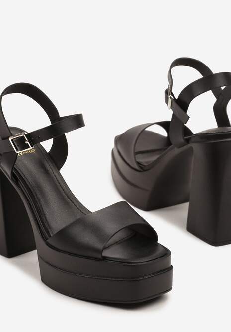 Czarne Sandały na Słupku i Grubej Podeszwie Mevilisca