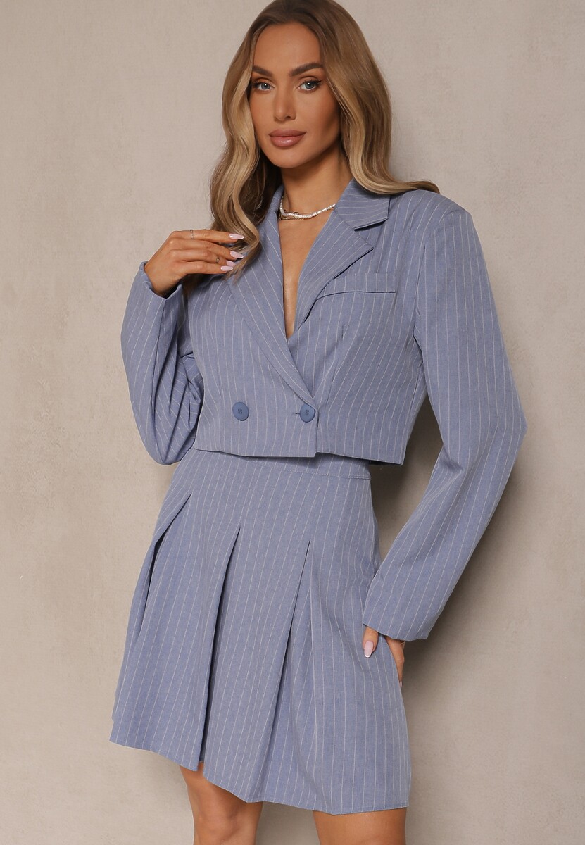 Biała Rozkloszowana Spódnica z Plisami Zdobiona Subtelnym Wzorem w Paski Redamira