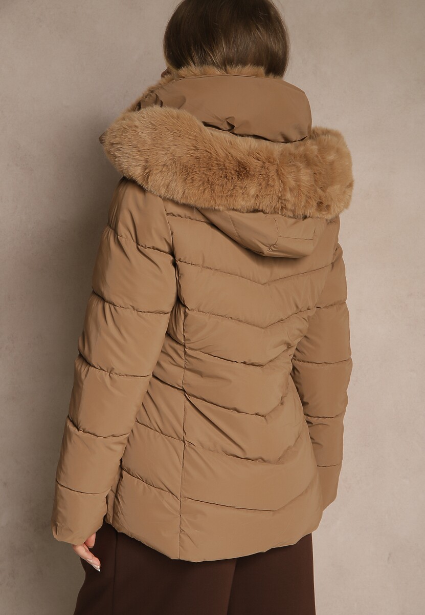 Brązowa Pikowana Kurtka o Taliowanym Kroju z Kapturem z Futerkiem Olidessa