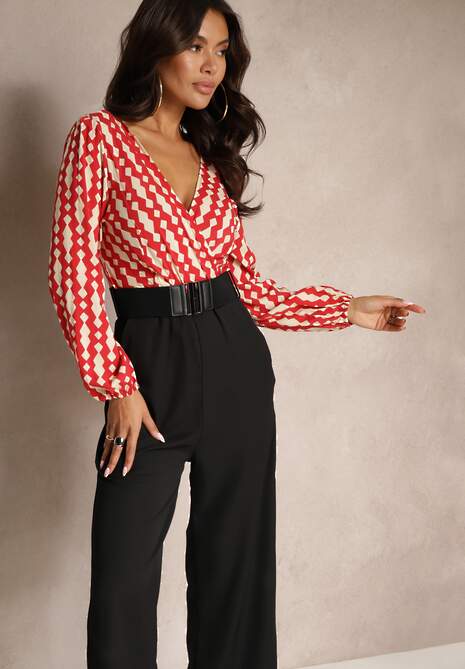 Czerwono-Czarny Kopertowy Kombinezon z Prostymi Nogawkami i Wzorzystą Górą z Paskiem w Talii Tinorielle