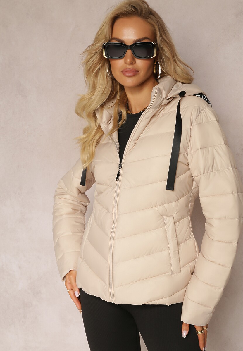 Czarna Jednolita Kurtka z Pikowaniem Kieszeniami i Suwakiem oraz Kapturem Sassana