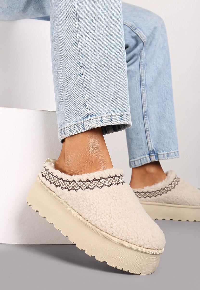 Beżowe Niskie Śniegowce na Grubej Podeszwie Ozdobione Barankowym Futerkiem i Wzorzystym Przeszyciem Aziara