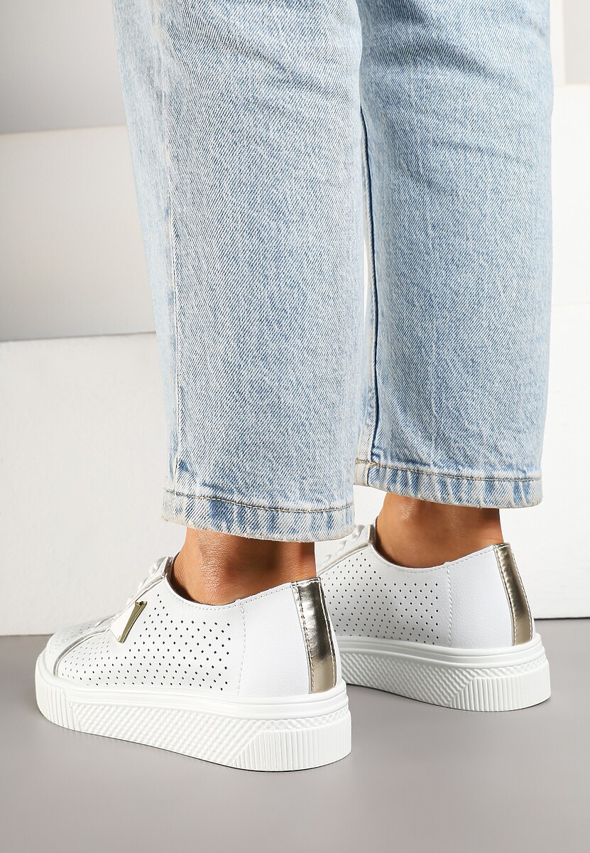 Białe Sneakersy Skórzane Ozdobione Aplikacją i Perforacją Nilairis