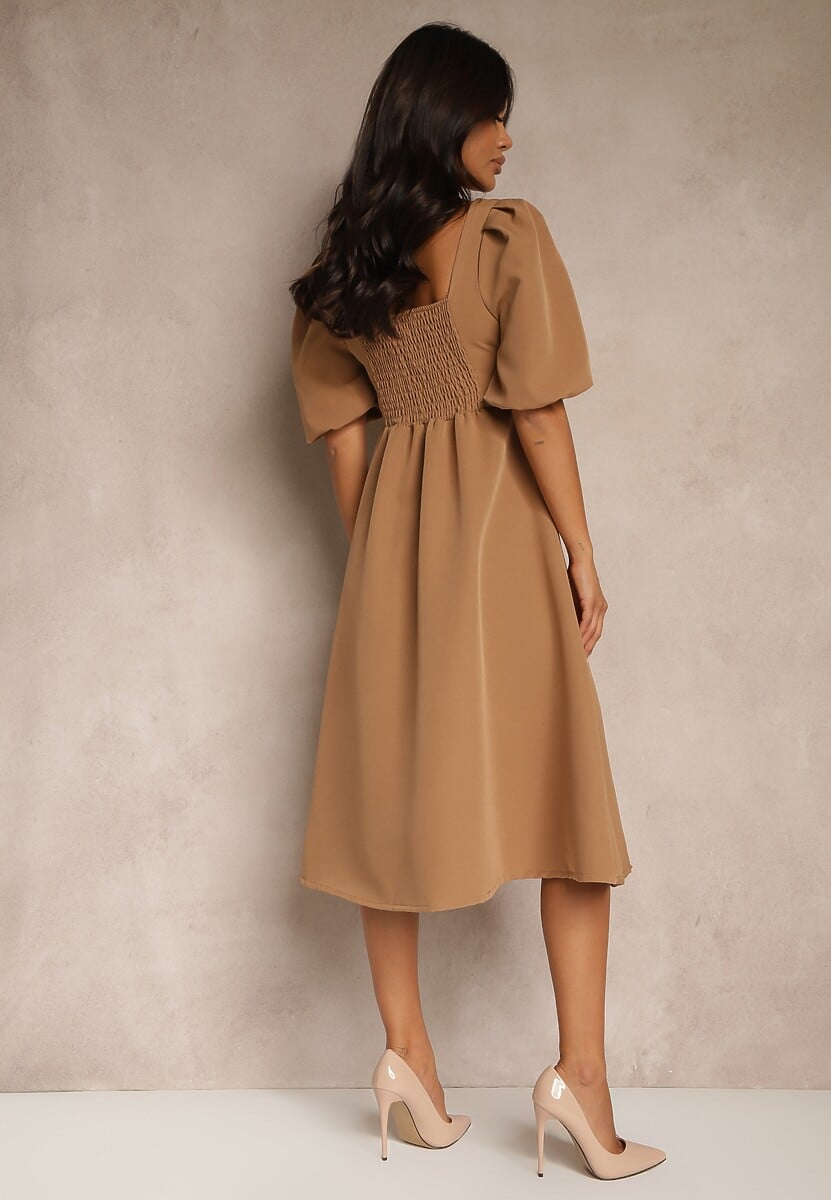 Jasnobrązowa Rozkloszowana Sukienka Ozdobiona Bufiastymi Rękawami Melianis