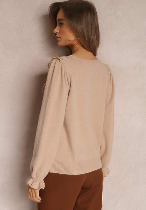 Beżowy Sweter z Falbankami i Ażurową Koronką Vegu