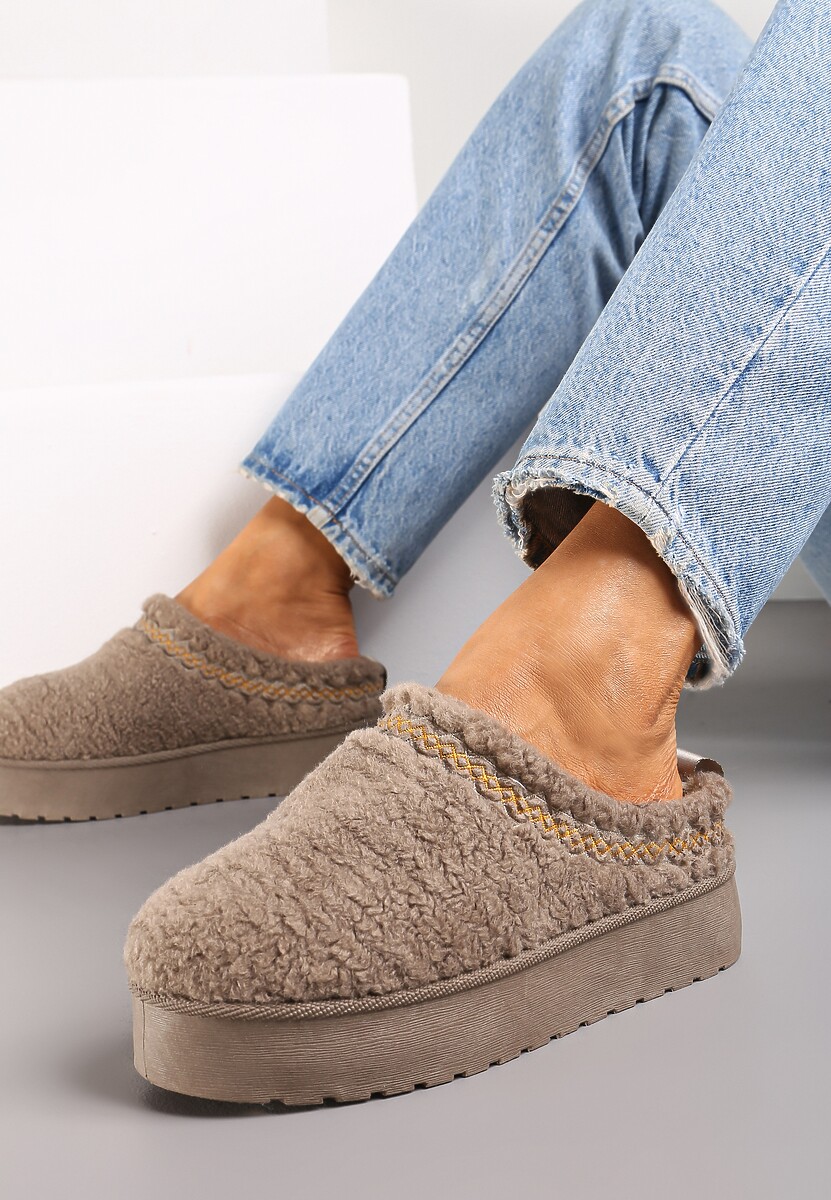 Ciemnobeżowe Kapcie na Platformie z Ozdobną Lamówką Topora