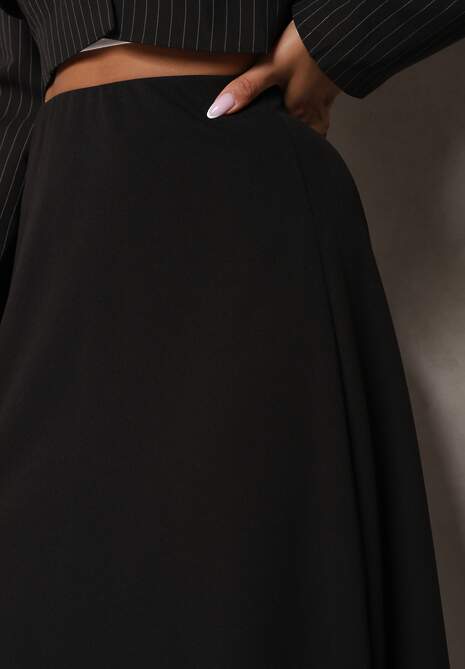 Czarna Midi Spódnica Rozkloszowana o Klasycznym Fasonie Namettia